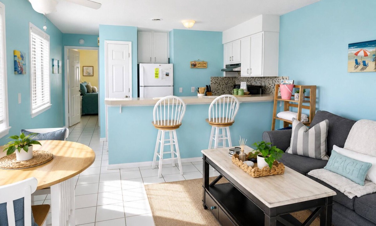North Carolina Coast Condo | 🏖️ Shoreline Hideaway . Pool . Steps to Beach . Sleeps 4