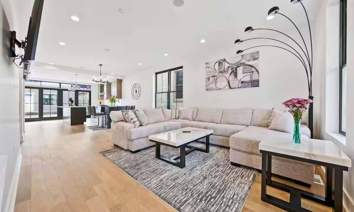 Italian Village House | Short North & Downtown & OSU | Near High Street | Free Parking | 5,800+ Reviews
