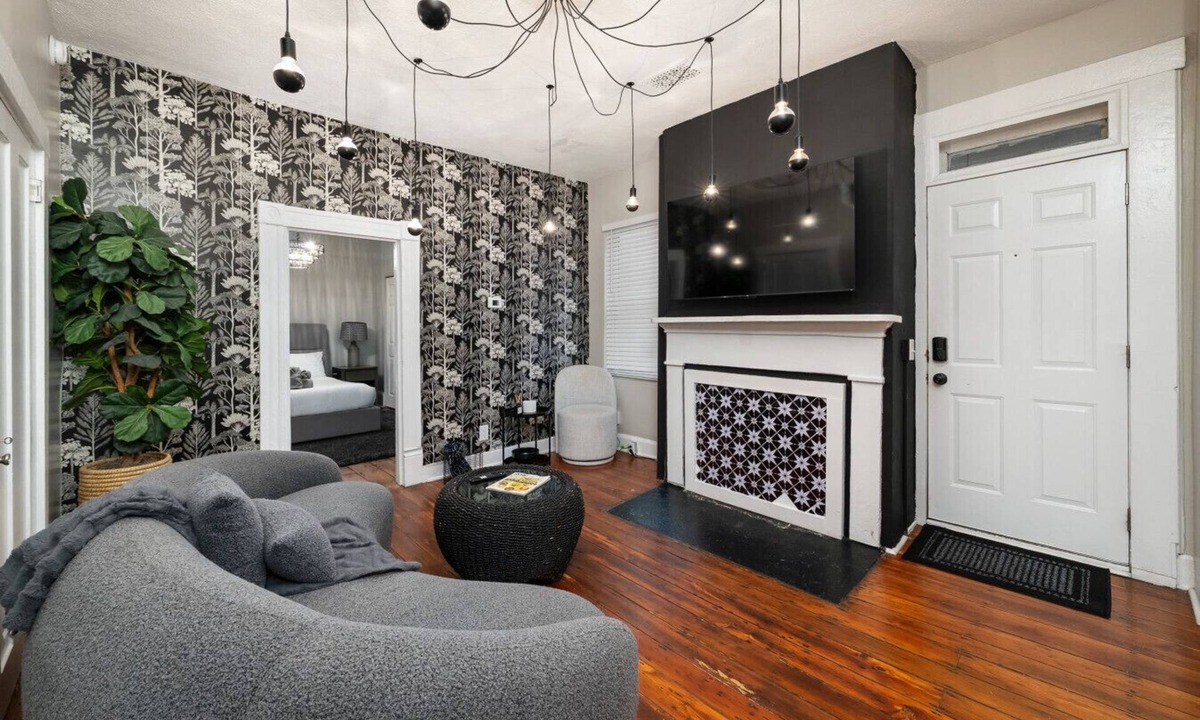 Italian Village Apartment | Short North Hideaway - Walkable & Pets Welcome
