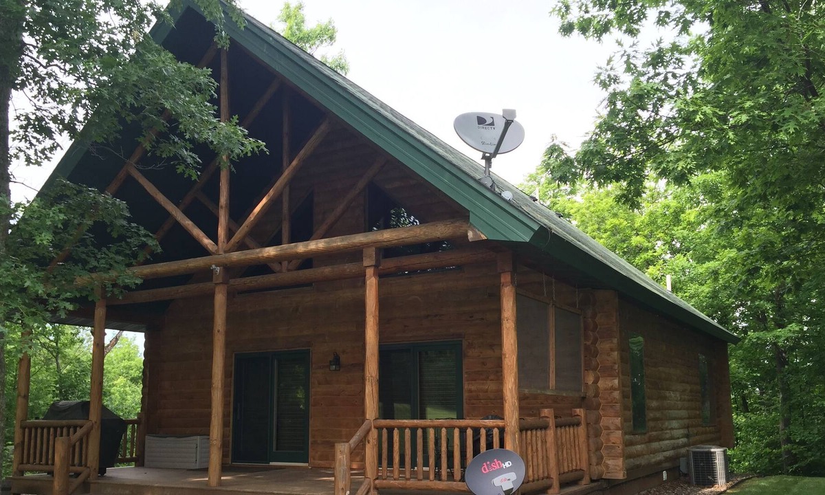Garrison Cabin | Short Putt Cabin is a Beautiful Log Cabin on Scenic Northwood Hills Golf Course
