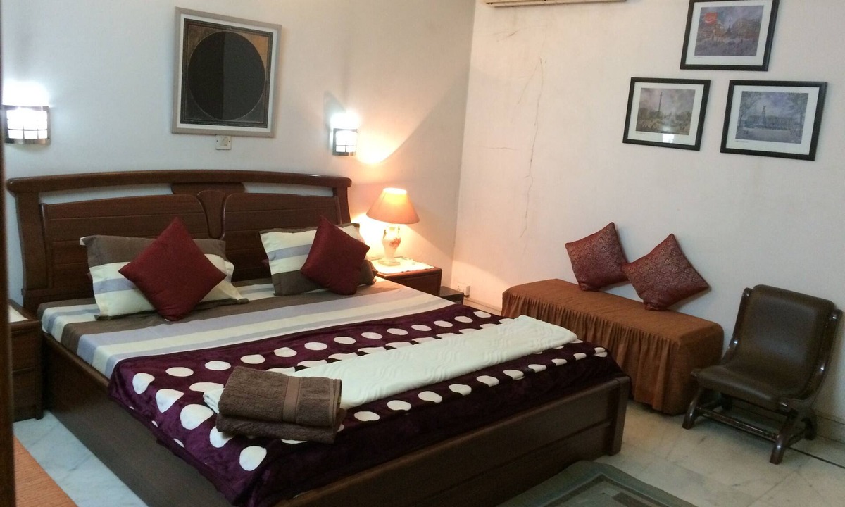 Noida Apartment | Short Stay Standard