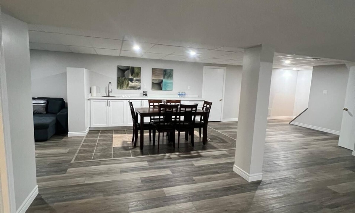 Niagara Falls House | Short Term Vacation Rental In Niagra Falls Minutes From Fall Entire House