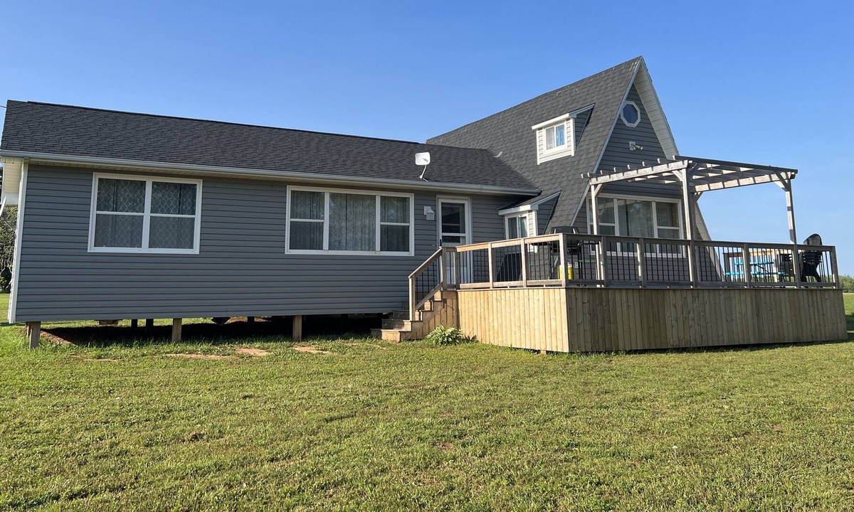 Fernwood Cottage | Short Walk to the Beach - 4 BR, 2 BA Cottage in Fernwood, PE