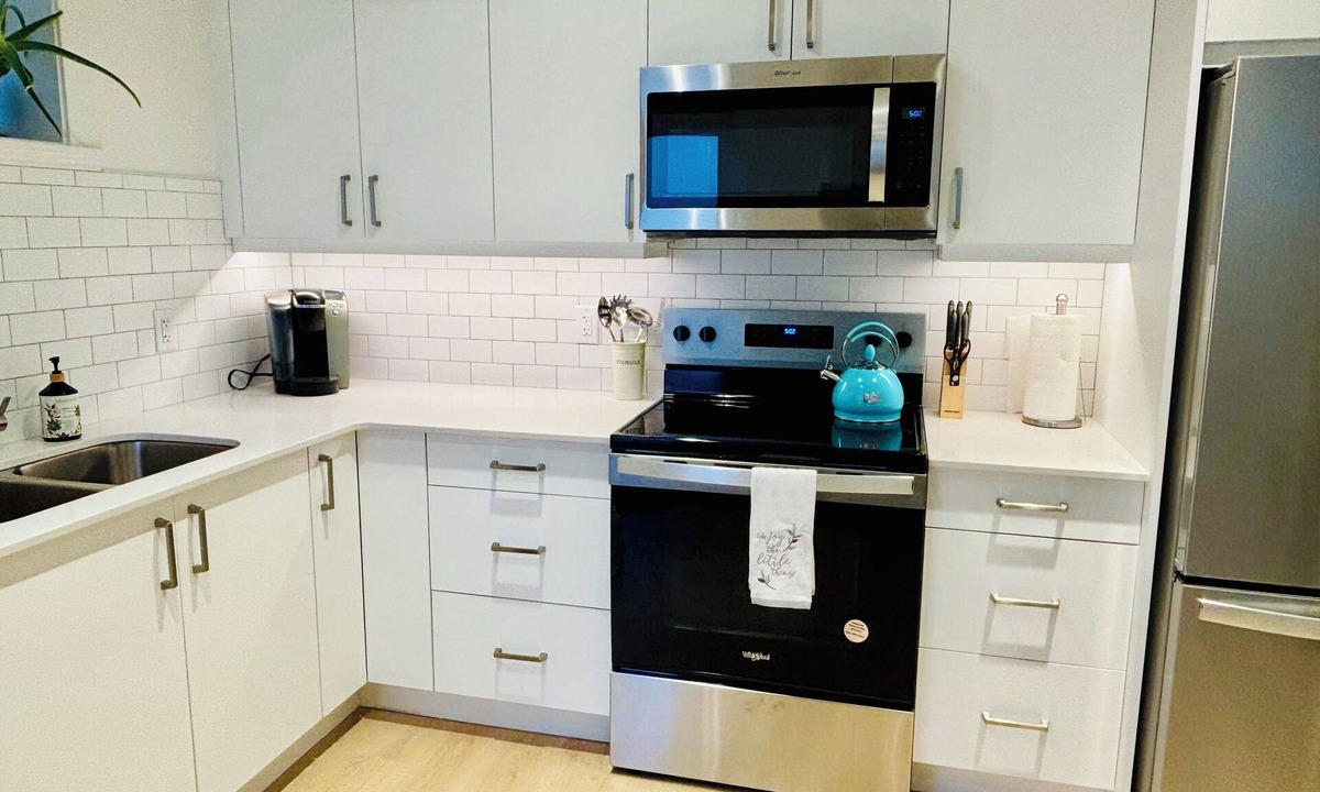 Sidney House | Sidney Sunset Suites! Winter long stay welcome!