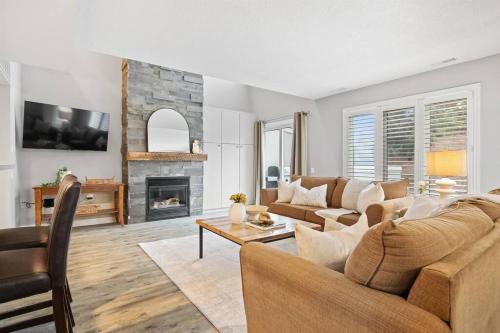 The Blue Mountains House | Sierra Heights - Steps to Blue Mountain Village