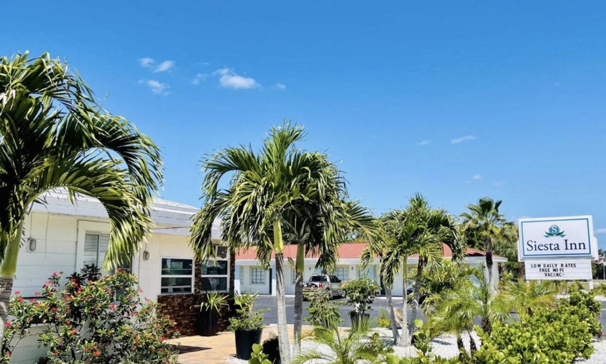 Indian Beach Sapphire Shores Hotel | Siesta Inn