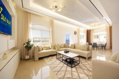 Al Hamriya Villa | Silk Valley – Beachfront 3BR near Al Hamriyah