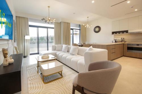 Dubai Villa | Silk Valley - Luxury Villa Steps to Park and Pool Town Square