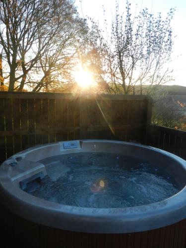 Cupar Ski Chalet | Silver Birch Lodge with Hot Tub