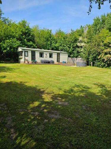 Denstone Apartment | Silver Birch Nabb Lane Woods Hot tub near Alton Towers
