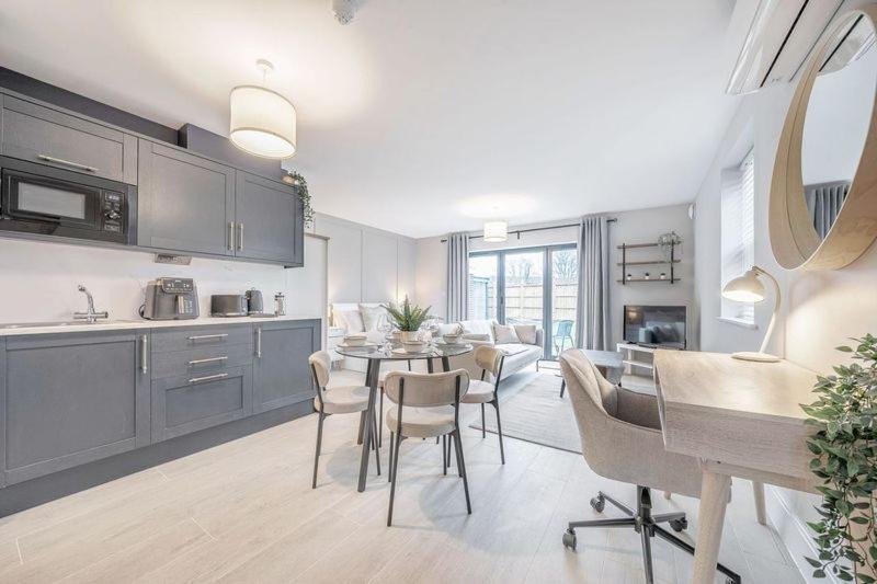 Redhill Apartment | Silver Birches by MCF