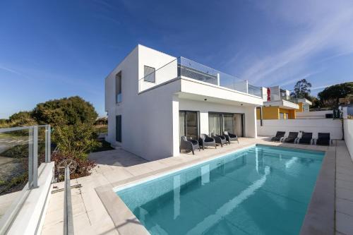 Coto Villa | Silver Coast Haven