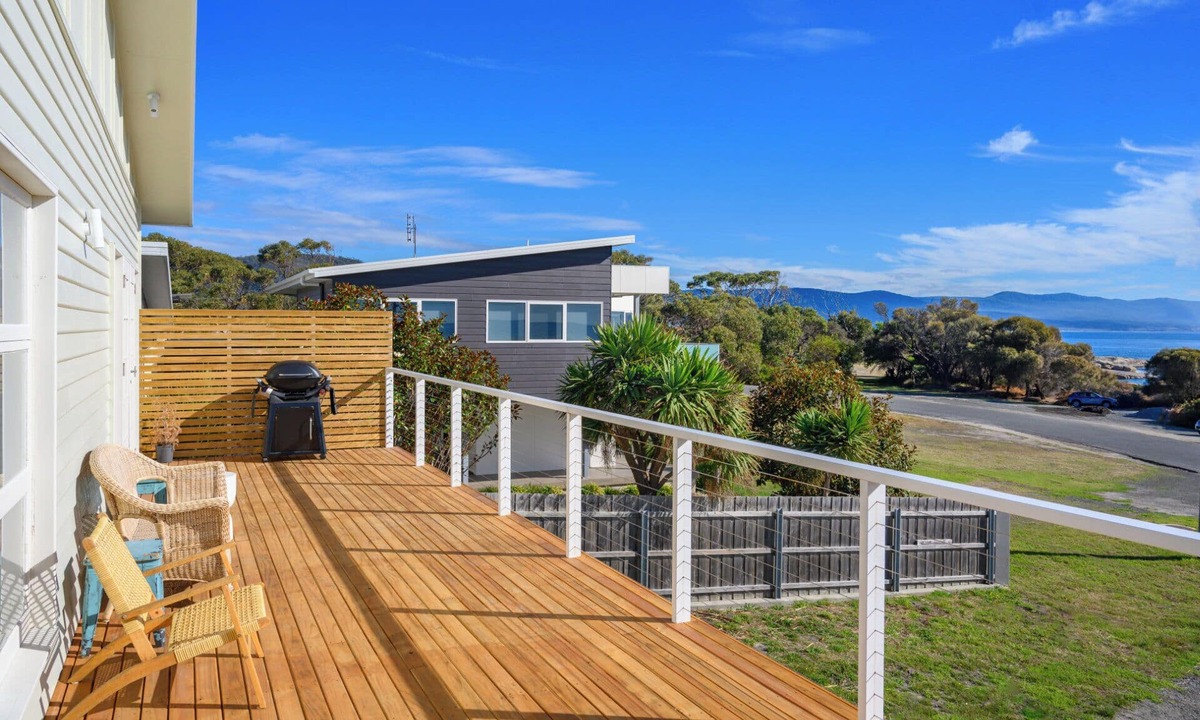 Bicheno House | Silver Hill - Freycinet Holiday Houses