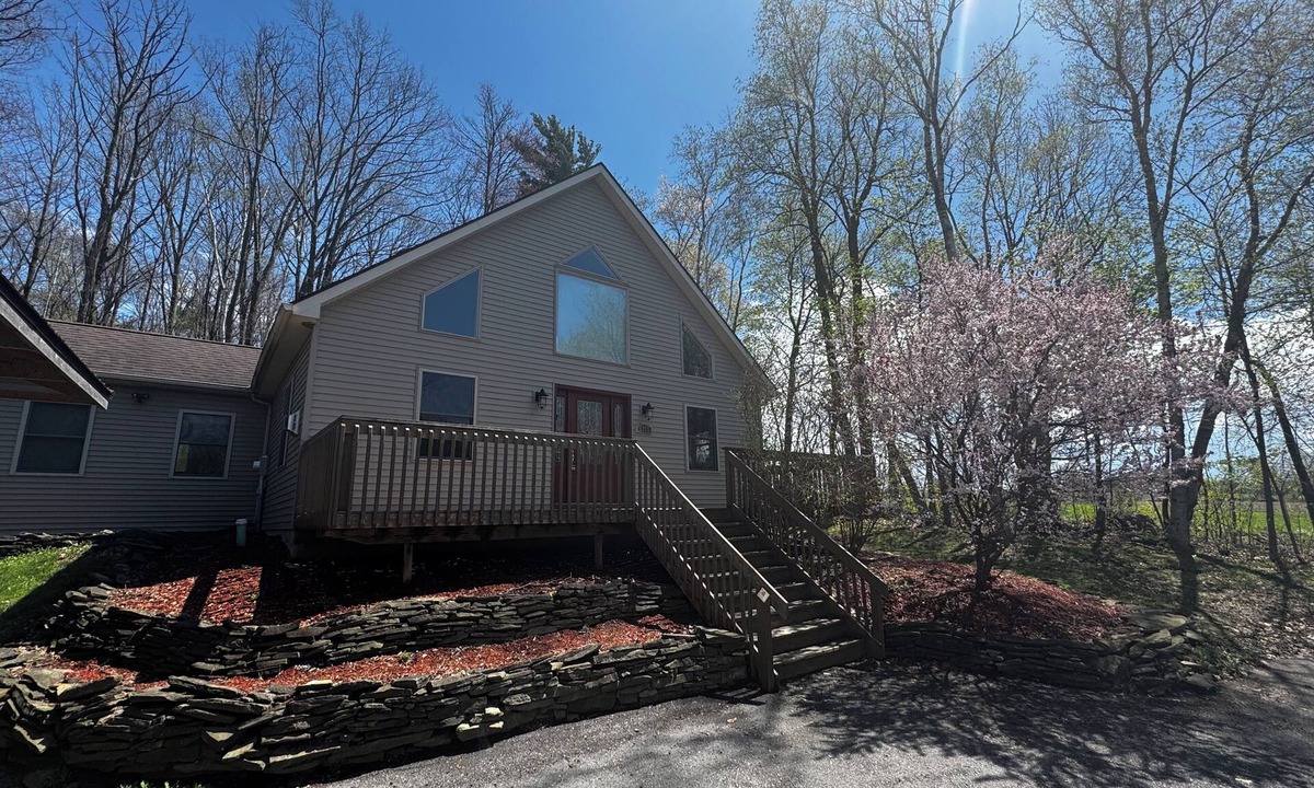 Perry Cottage | Silver Lake view Spa/Cottage in the Woods.