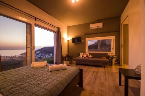 Kini House | Silver Moon