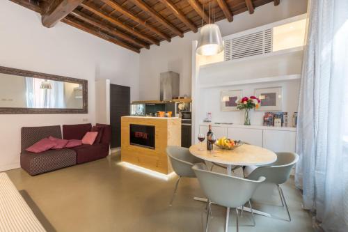 Rione IV Campo Marzio Apartment | Silver Spanish's steps