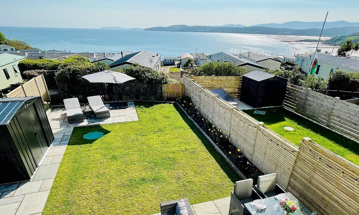 Benllech Cottage | Silver Strand - Three Bedroom Cottage, Sleeps 6