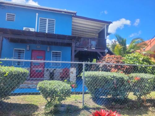 Runaway Bay House | Silverbuttons Apartments & Eats
