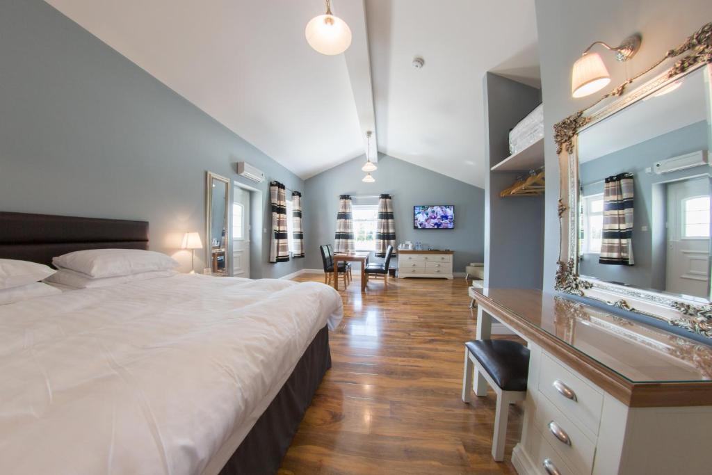 Chackmore Ski Chalet | Silverstone Golf Club And Hotel