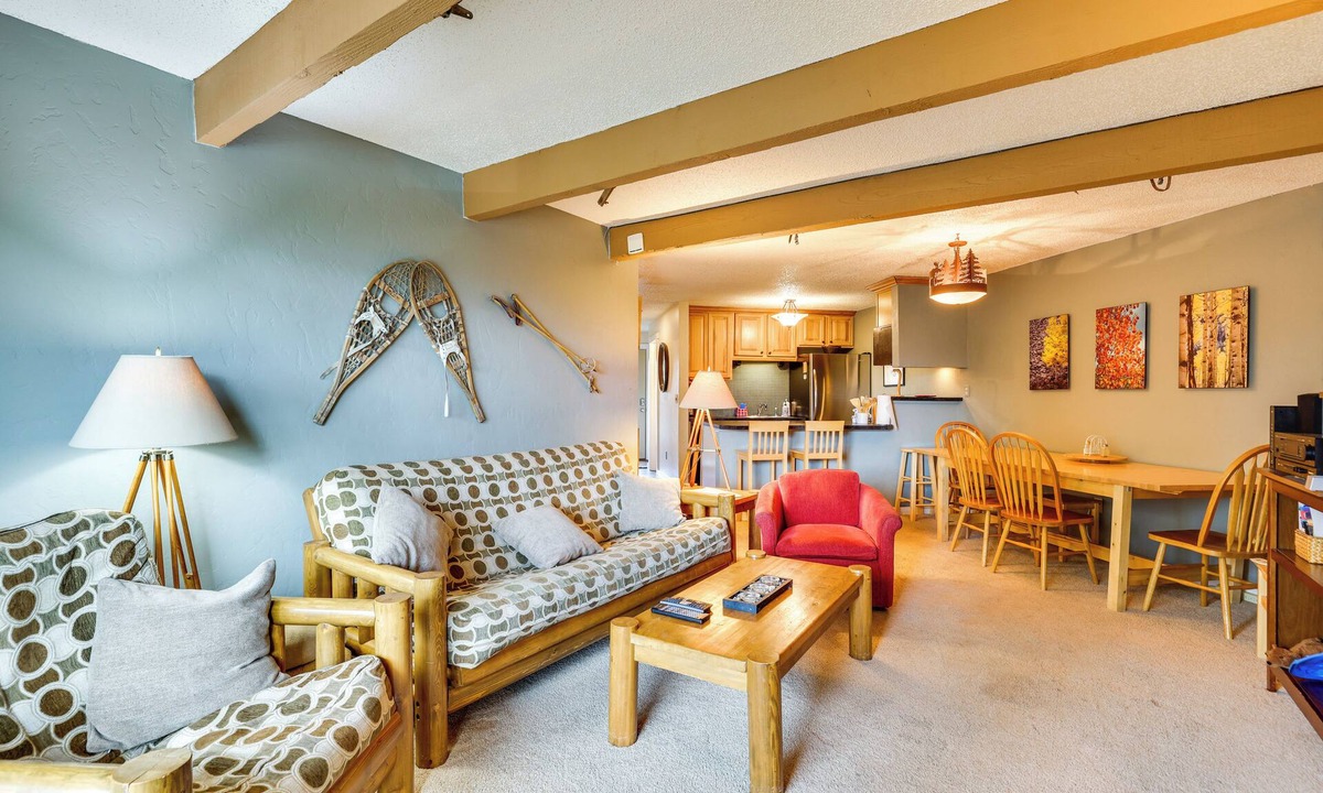 Wildernest Condo | Silverthorne Condo w/Lake Views: 10 Mi to Skiing!