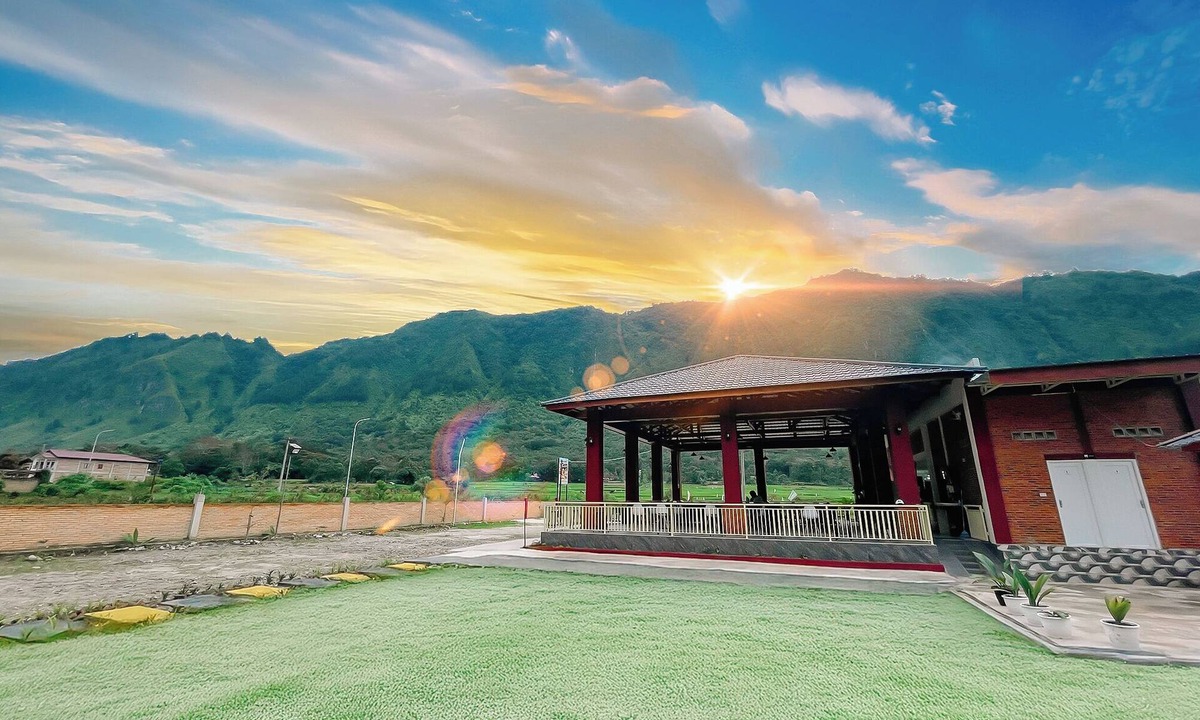 Tuk Tuk Hotel | Simangande View & Resto by Staigo