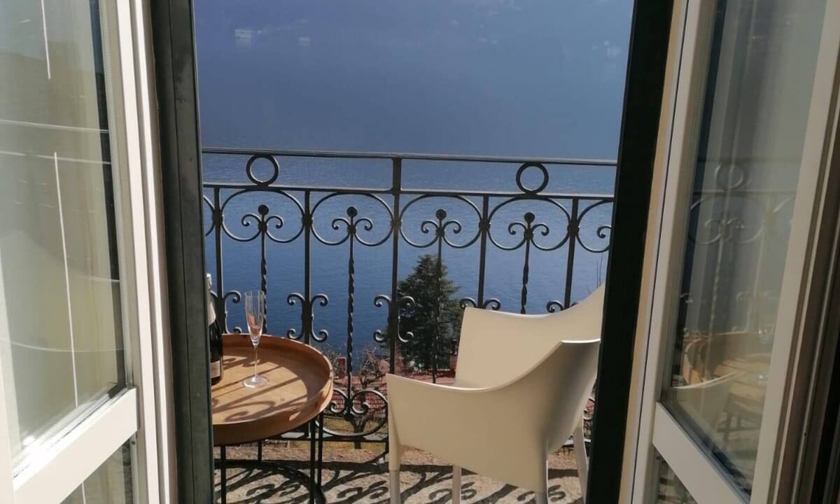 Carate Urio Apartment | SIMO HOUSE, STUNNING LAKE VIEW, AC, BALCONY