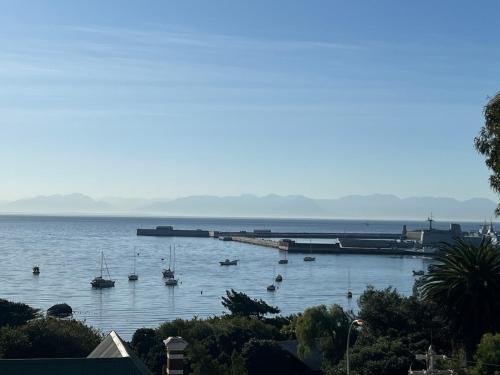 Redhill Apartment | Simons Town long beach Penthouse