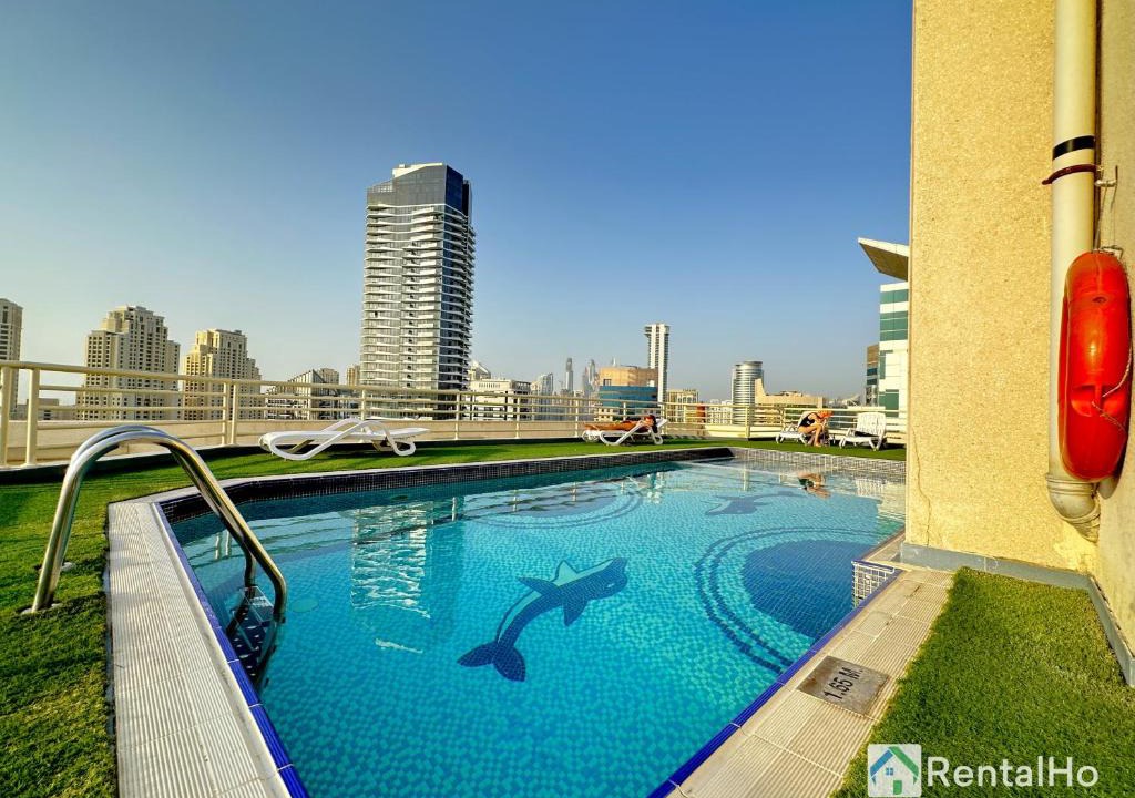 Dubai Marina Apartment | Simple and Affordable Studio with Balcony and Rooftop Pool with amazing views in Great Location, Manchester Tower