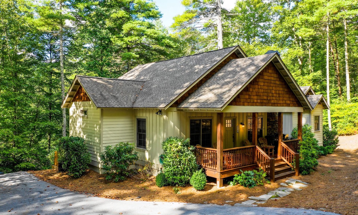 Sapphire Cabin | Simple Life - Lovely Cabin with Great Amenities!