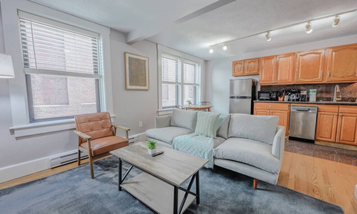 Theatre District Apartment | Simple Theater District 1 Bedroom