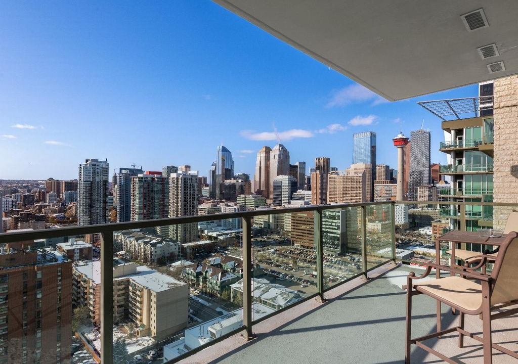 Victoria Park Apartment | Simply Comfort. 2bd Condo 21fl 2bath Free parking