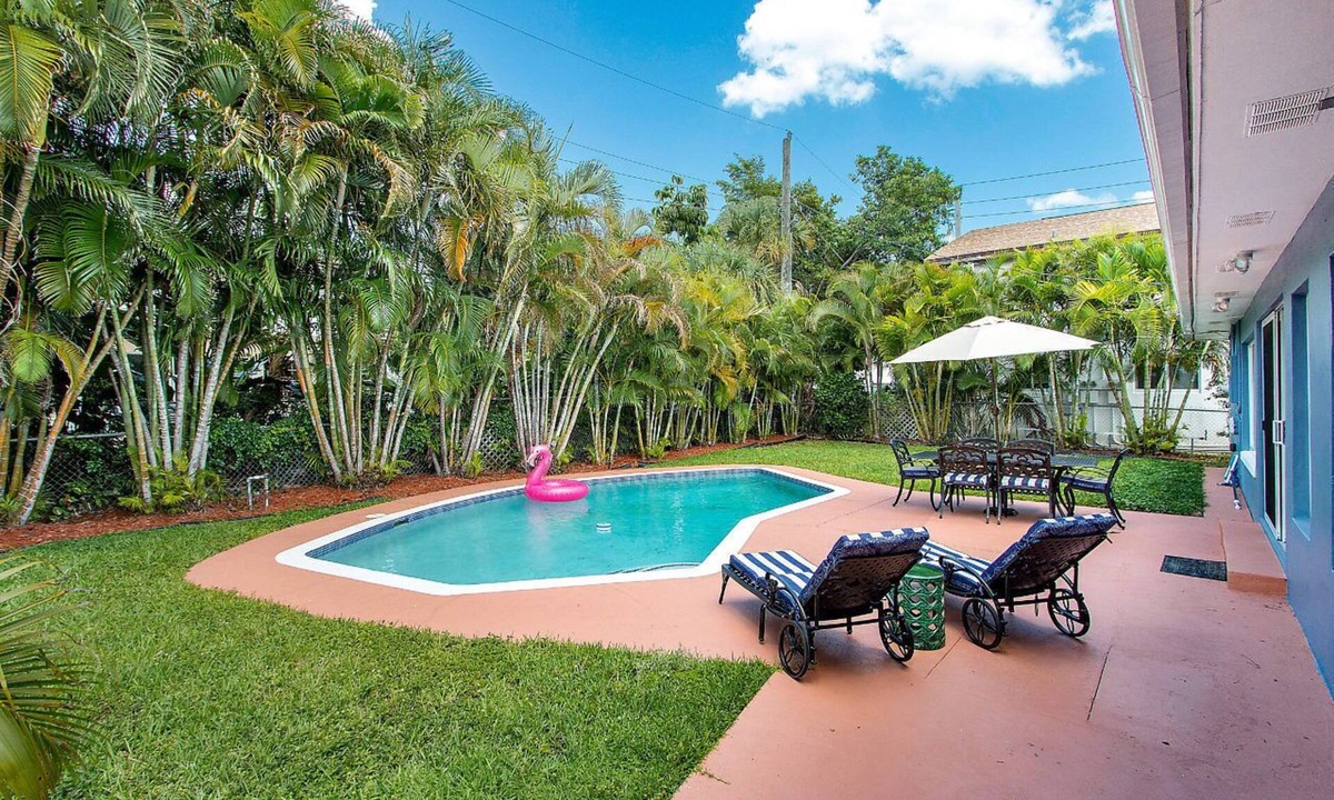 Palm Beach Shores House | Simply Elegant WPB Singer Island Heated Pool Home-walk to Beach
