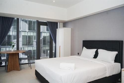 Pagedangan Apartment | Simply Look Studio Apartment Carstensz Residence By Travelio
