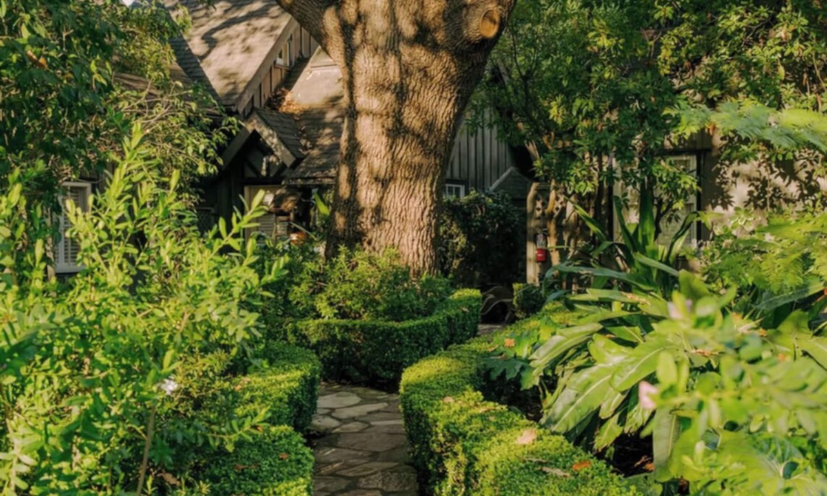 Upper East Bed & Breakfast | Simpson House Inn