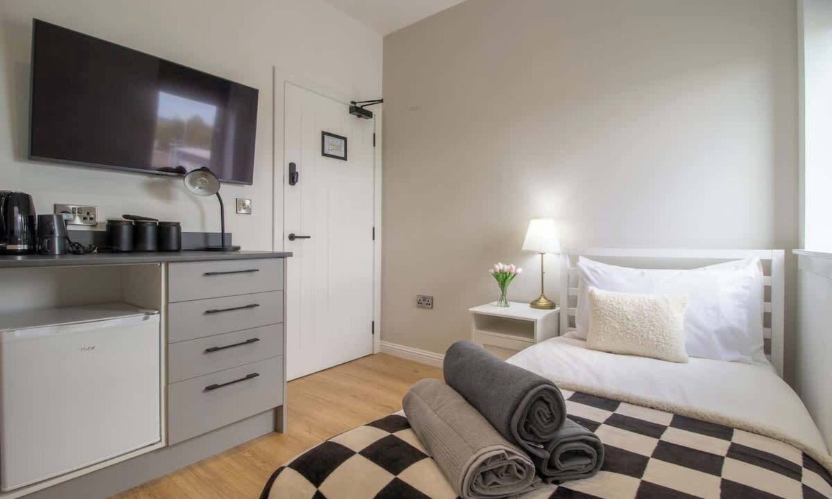 Grangemouth Apartment | Single ensuite room nr Falkirk with self-check-in