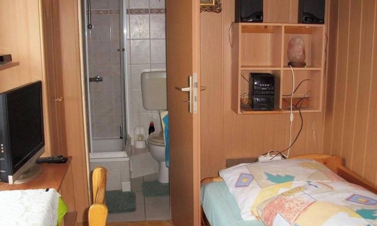 Neubrandenburg Bed & Breakfast | Single Room (GR 2-1) - Mellin House