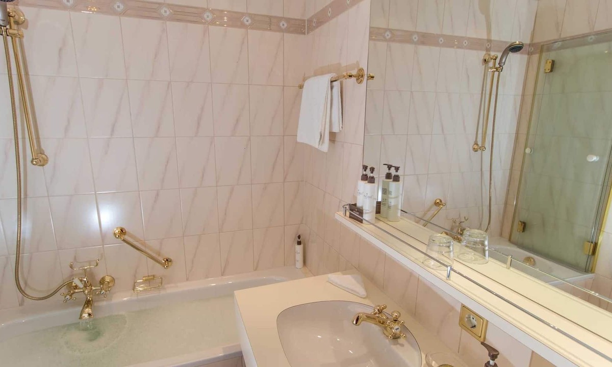 Lech am Arlberg Hotel | Single Room with Balcony - Hotel Kristberg