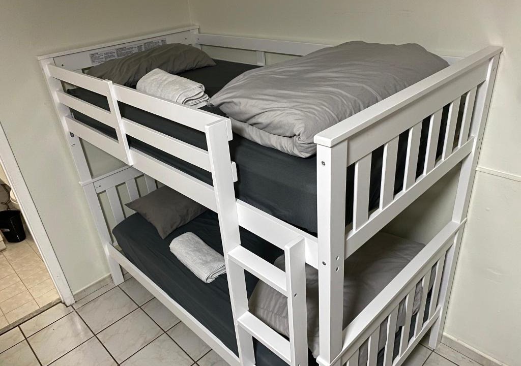 Hialeah Hostel | Single Size TOP Bunk Bed - Mixed Shared ROOM