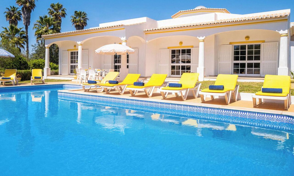 Branqueira Villa | Single-storey villa with private pool & BBQ
