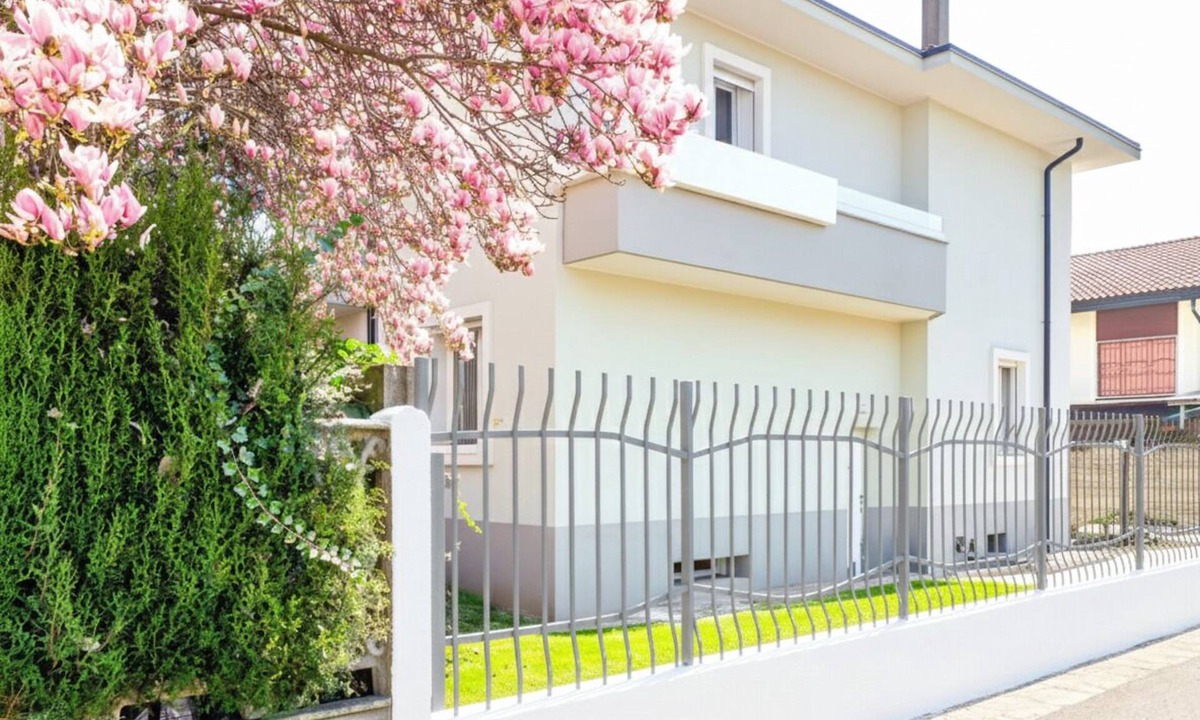 Cernusco sul Naviglio Villa | Single villa surrounded by greenery and a few steps from the center of Milan