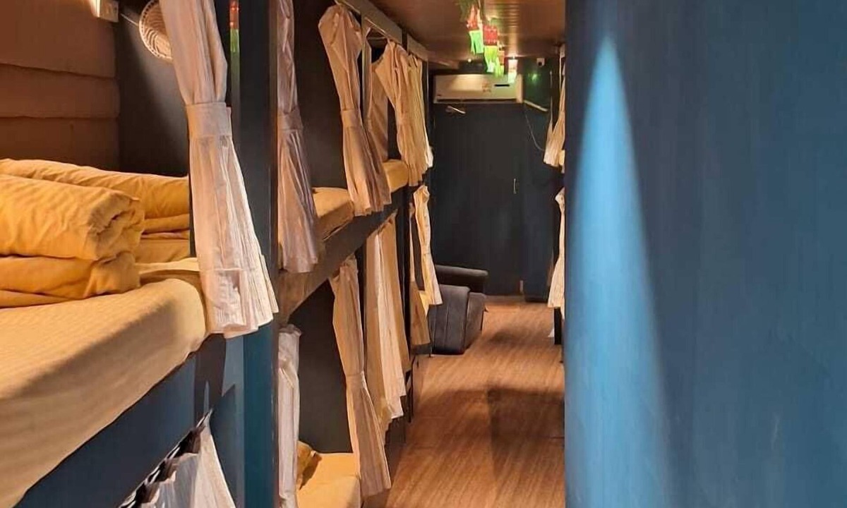 Juhu Hostel | Sinhassan Dormitory Hostel