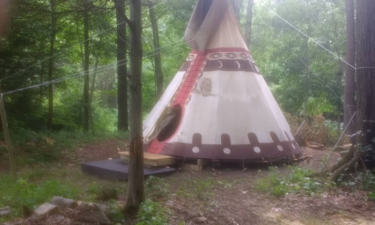 Saugerties Cabin | Sioux Tipi on Chloe's Lake
