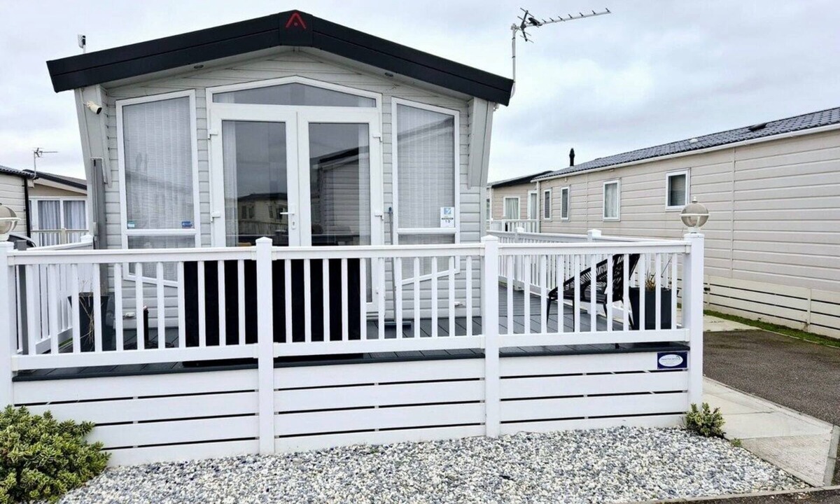 Seasalter House | Sirrah Villa - Whitstable Family & Pet friendly