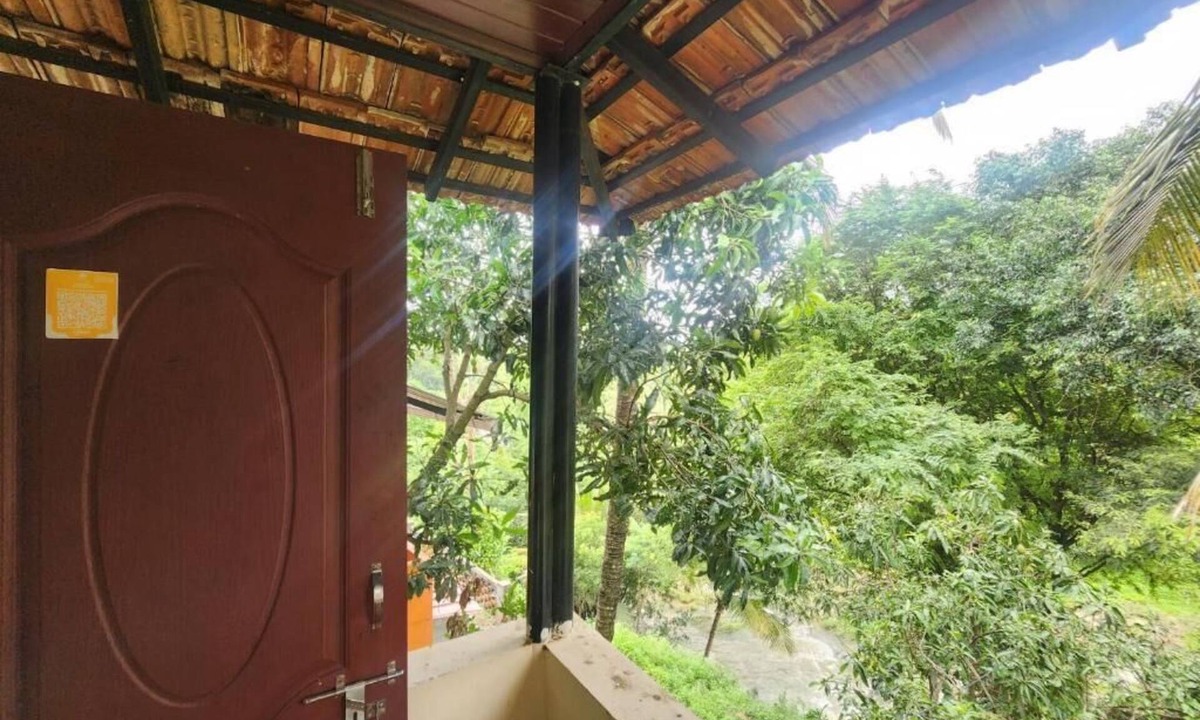 Mannarkkad Hotel | Siruvani River Retreat
