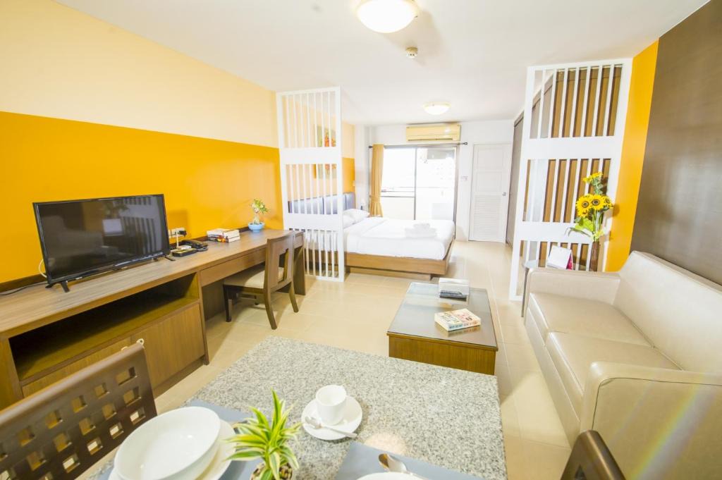 Ratchadaphisek Apartment | Sitara Place Serviced Apartment & Hotel