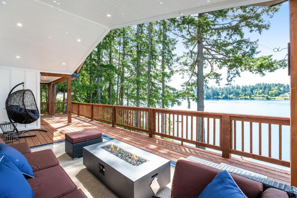 Agate House | Sittin' On the Dock