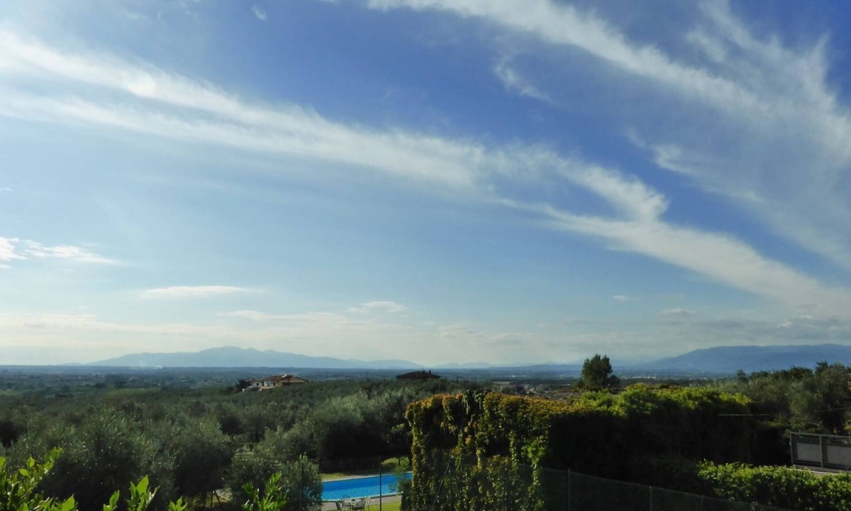 Lamporecchio House | Situated inside olive oil farm, Altabina enjoys a panoramic position over the valley and the large h