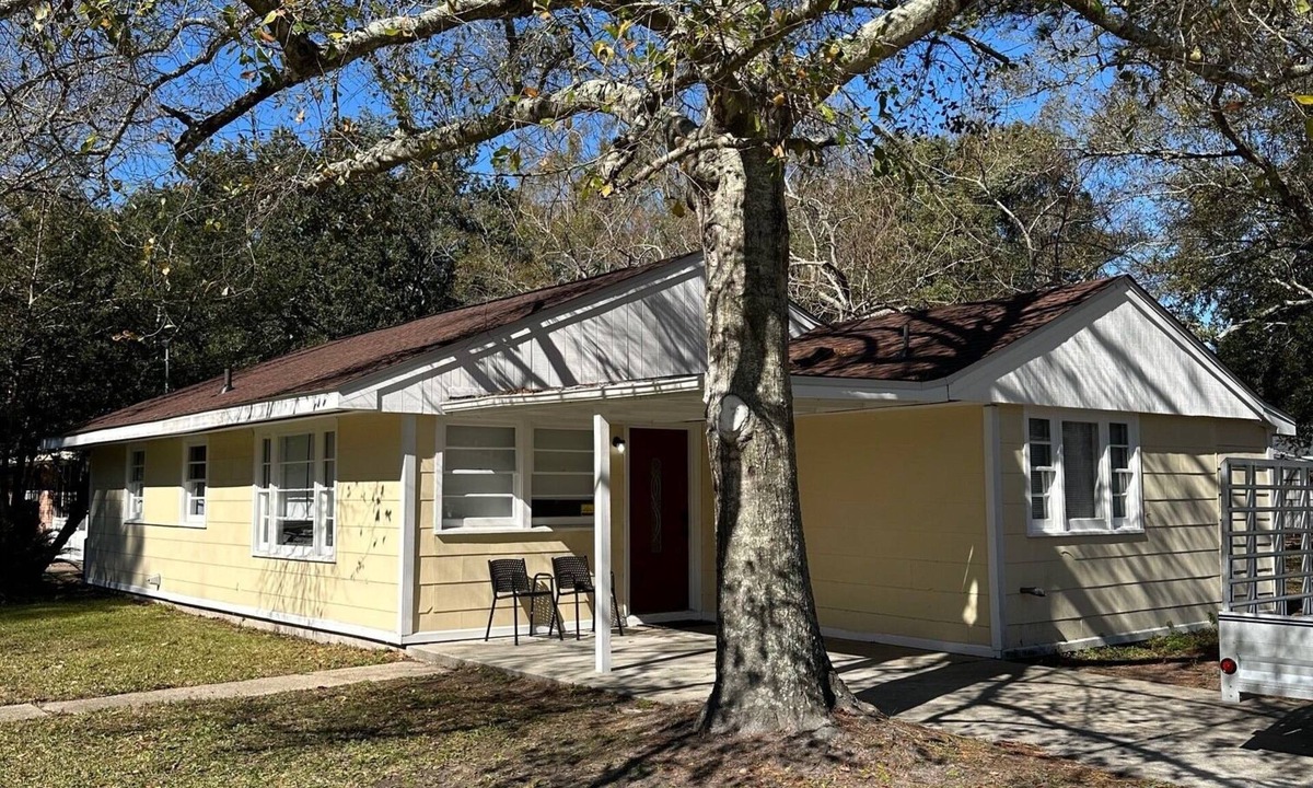 Pascagoula House | Size Matters