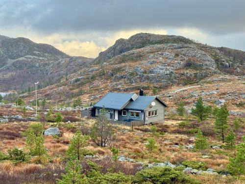 Strand House | Sjarmerande fjellhytte i Holtaheia