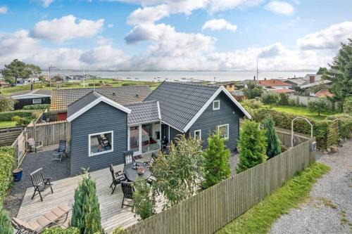 Munkebo House | Skøn feriebolig med havudsigt i naturskønt område